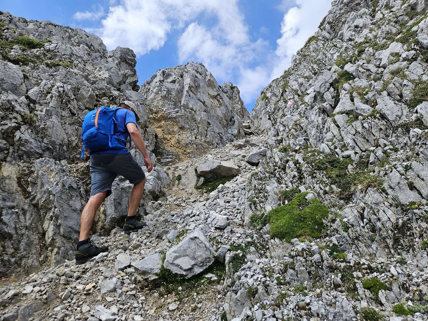Lattenspitze 2.330 m, Pfeiser Spitze 2.347 m, Thaurer Jochspitze 2.306 m (Bergtour) Lattenspitze 2.330 m Pfeiser Spitze 2.347 m Thaurer Jochspitze 2.306 m Bergtour 18