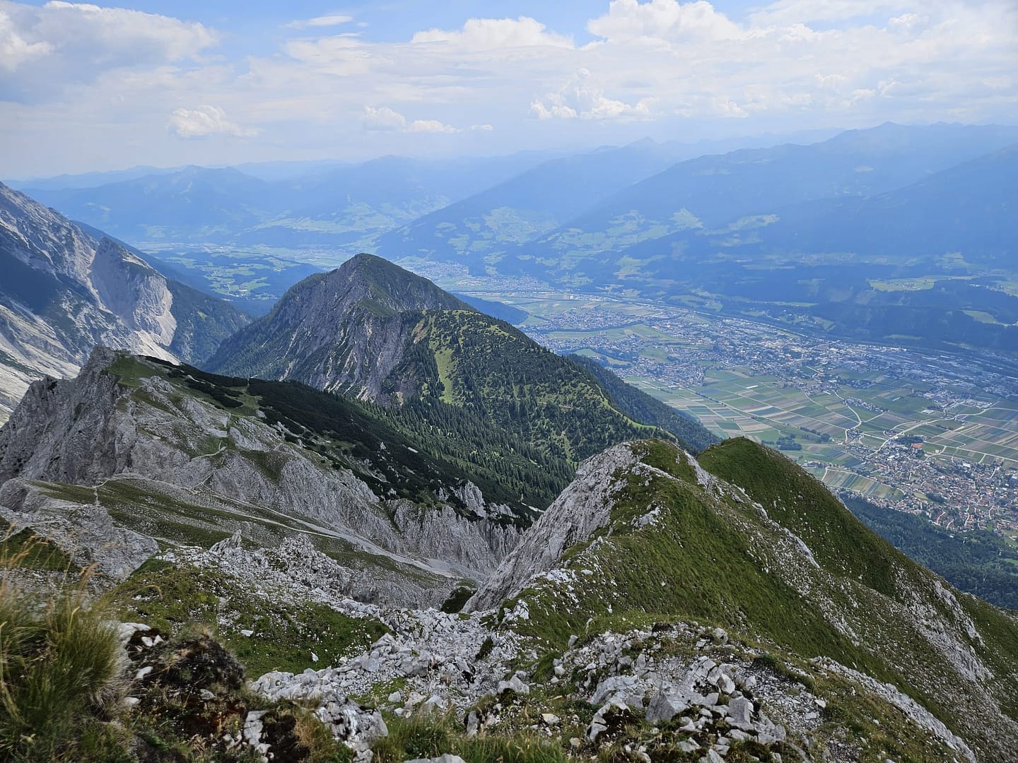 Lattenspitze 2.330 m, Pfeiser Spitze 2.347 m, Thaurer Jochspitze 2.306 m (Bergtour) Lattenspitze 2.330 m Pfeiser Spitze 2.347 m Thaurer Jochspitze 2.306 m Bergtour 25