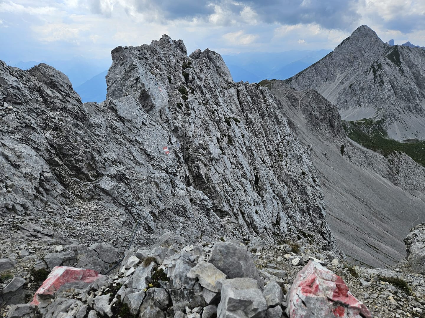 Lattenspitze 2.330 m, Pfeiser Spitze 2.347 m, Thaurer Jochspitze 2.306 m (Bergtour) Lattenspitze 2.330 m Pfeiser Spitze 2.347 m Thaurer Jochspitze 2.306 m Bergtour 32