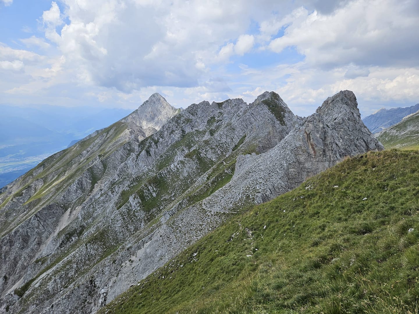 Lattenspitze 2.330 m, Pfeiser Spitze 2.347 m, Thaurer Jochspitze 2.306 m (Bergtour) Lattenspitze 2.330 m Pfeiser Spitze 2.347 m Thaurer Jochspitze 2.306 m Bergtour 34