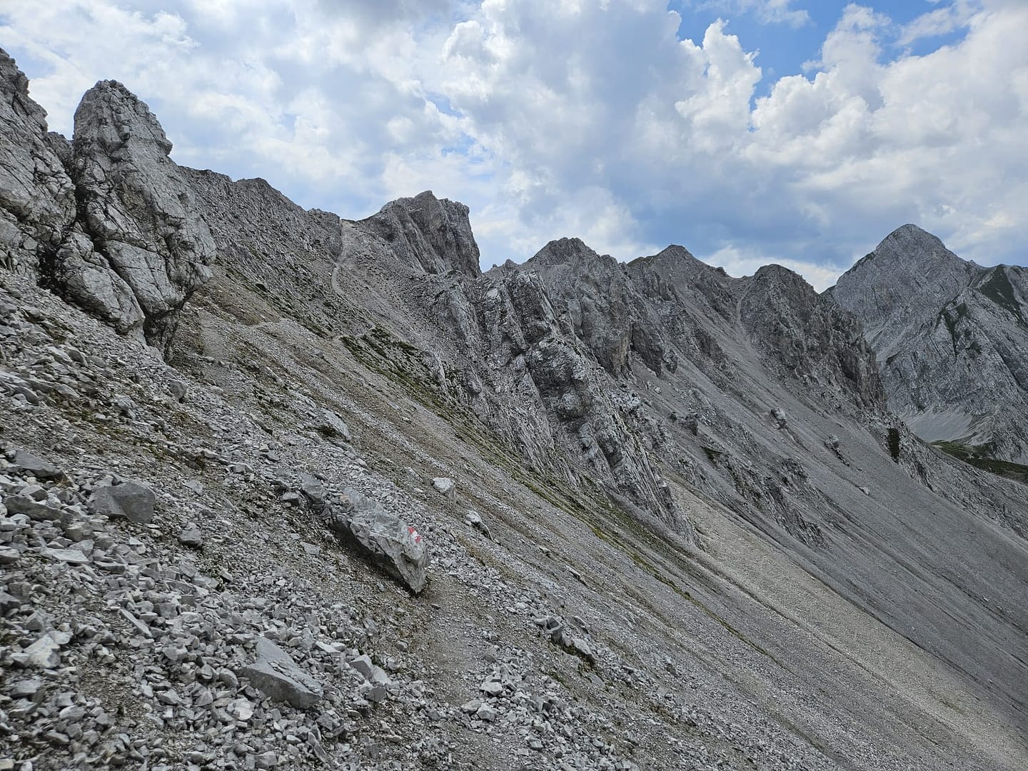 Lattenspitze 2.330 m, Pfeiser Spitze 2.347 m, Thaurer Jochspitze 2.306 m (Bergtour) Lattenspitze 2.330 m Pfeiser Spitze 2.347 m Thaurer Jochspitze 2.306 m Bergtour 36