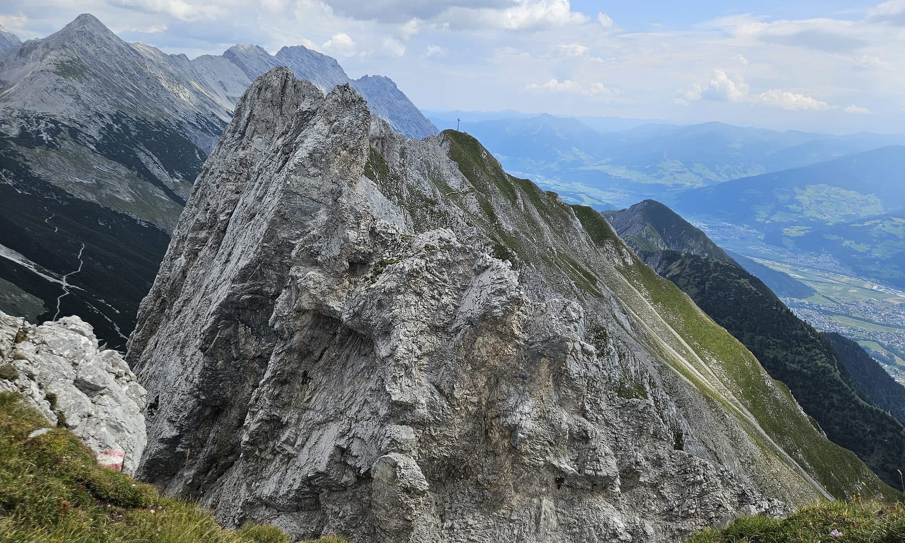 Lattenspitze 2.330 m Pfeiser Spitze 2.347 m Thaurer Jochspitze 2.306 m Bergtour 31