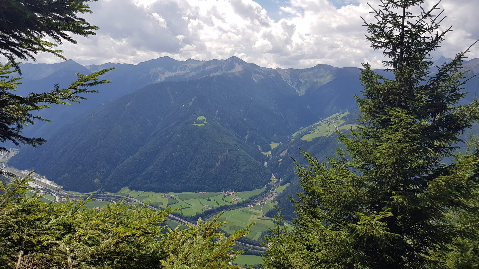Weg zur Trenser-Joch-Hütte