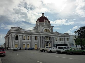 Sterbende Schweine und Fahrt nach Cienfuegos Cienfuegos