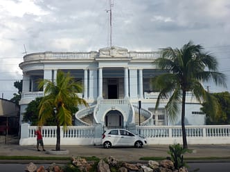 Sterbende Schweine und Fahrt nach Cienfuegos Cienfuegos