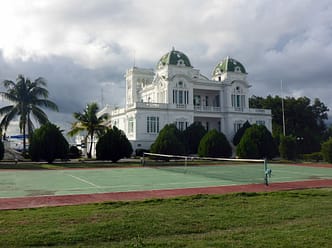 Sterbende Schweine und Fahrt nach Cienfuegos Cienfuegos