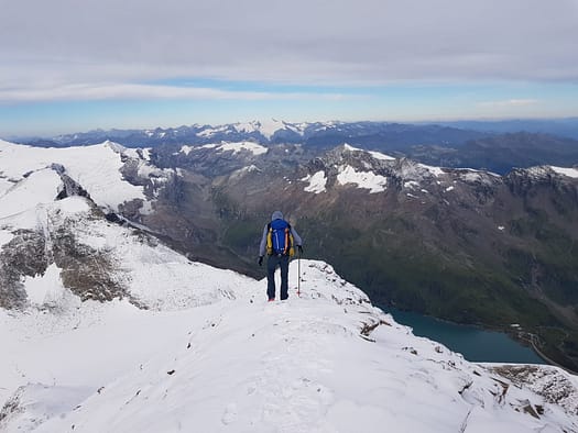 Großes Wiesbachhorn 3.564 m, Hinterer Bratschenkopf 3.413 m, Klockerin 3.422 m, Hohe Dock 3.348 m, Großer Bärenkopf 3.396 m, Mittlerer Bärenkopf 3.351 m (Hochtour) Hinterer Bratschenkopf 3.413 m 11