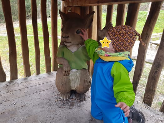 Putzi sucht die Wundernuss & erwartet eine Überraschung (Themenwanderwege) Putzi sucht die Wundernuss Themenwanderweg 3 1