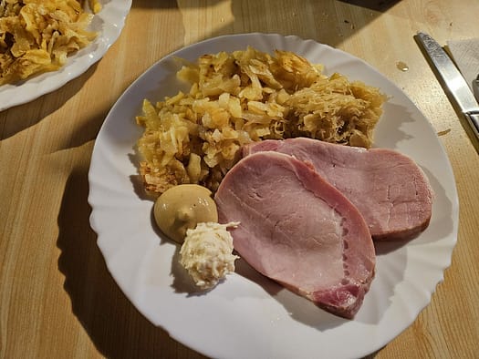 Lenkjöchlhütte 2.603 m (Wanderung) Lenkjoechlhuette Abendessen 2 e1720456327522