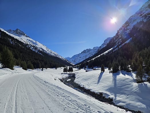 Jamtalhütte 2.165 m von Galtür (Skitour) Jamtalhuette 2.165 m von Galtuer Skitour 1