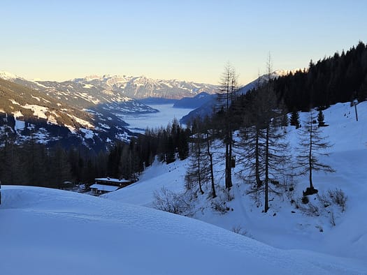 Bergrücken vom Hochfeld 2.260 m (Skitour) Bergruecken vom Hochfeld 2.260 m Skitour 1