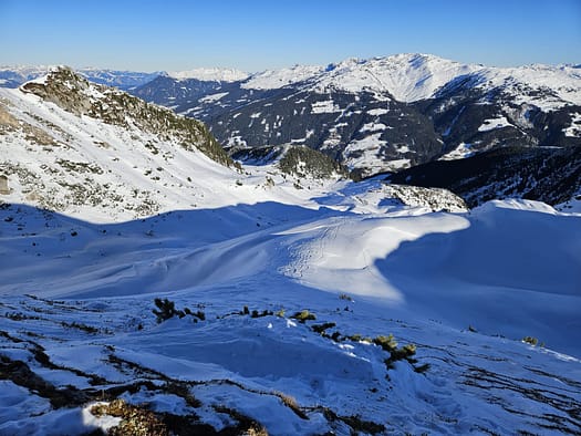 Bergrücken vom Hochfeld 2.260 m (Skitour) Bergruecken vom Hochfeld 2.260 m Skitour 9