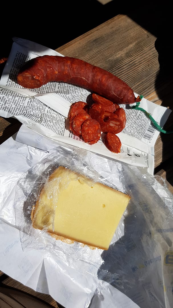 Brotzeit an der Trenser-Joch-Hütte