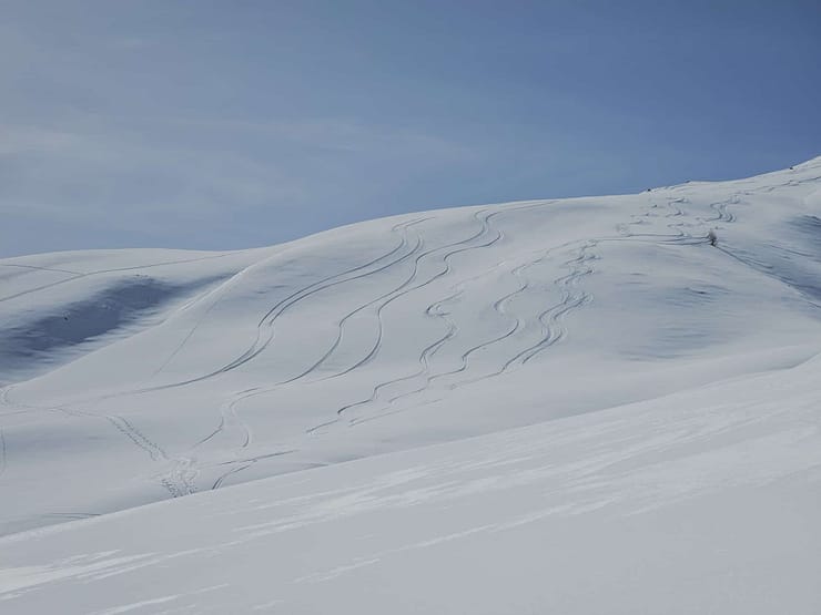 Pfeiler 2.308 m (Skitour) Abfahrtsspuren vom Gipfel Pfeiler
