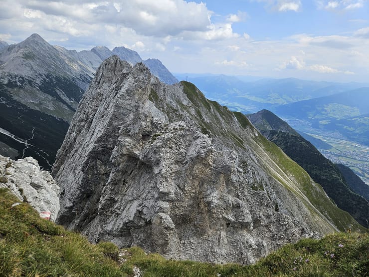 Lattenspitze 2.330 m Pfeiser Spitze 2.347 m Thaurer Jochspitze 2.306 m Bergtour 31