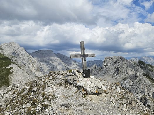 Lattenspitze 2.330 m, Pfeiser Spitze 2.347 m, Thaurer Jochspitze 2.306 m (Bergtour) Lattenspitze 2.330 m Pfeiser Spitze 2.347 m Thaurer Jochspitze 2.306 m Bergtour 42