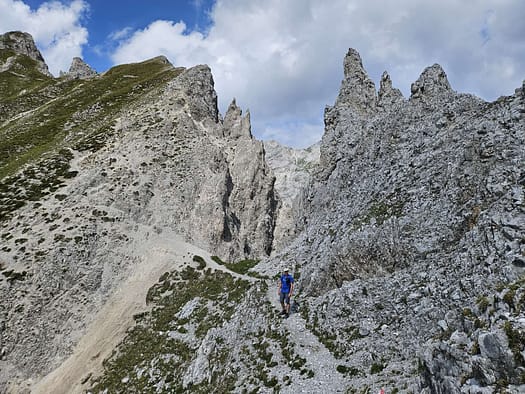 Lattenspitze 2.330 m, Pfeiser Spitze 2.347 m, Thaurer Jochspitze 2.306 m (Bergtour) Lattenspitze 2.330 m Pfeiser Spitze 2.347 m Thaurer Jochspitze 2.306 m Bergtour 21