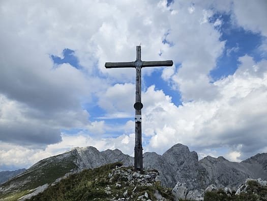 Lattenspitze 2.330 m, Pfeiser Spitze 2.347 m, Thaurer Jochspitze 2.306 m (Bergtour) Lattenspitze 2.330 m Pfeiser Spitze 2.347 m Thaurer Jochspitze 2.306 m Bergtour 23
