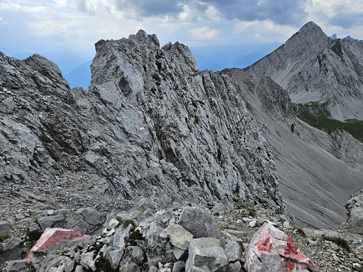 Lattenspitze 2.330 m, Pfeiser Spitze 2.347 m, Thaurer Jochspitze 2.306 m (Bergtour) Lattenspitze 2.330 m Pfeiser Spitze 2.347 m Thaurer Jochspitze 2.306 m Bergtour 32