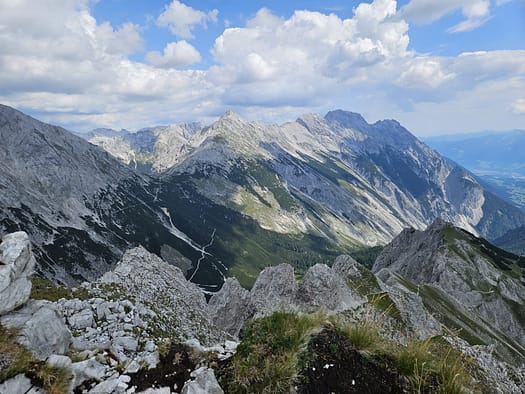 Lattenspitze 2.330 m, Pfeiser Spitze 2.347 m, Thaurer Jochspitze 2.306 m (Bergtour) Lattenspitze 2.330 m Pfeiser Spitze 2.347 m Thaurer Jochspitze 2.306 m Bergtour 24