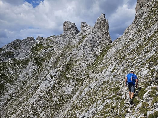 Lattenspitze 2.330 m, Pfeiser Spitze 2.347 m, Thaurer Jochspitze 2.306 m (Bergtour) Lattenspitze 2.330 m Pfeiser Spitze 2.347 m Thaurer Jochspitze 2.306 m Bergtour 27