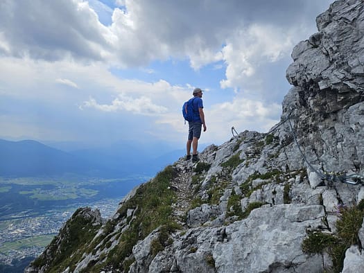 Lattenspitze 2.330 m, Pfeiser Spitze 2.347 m, Thaurer Jochspitze 2.306 m (Bergtour) Lattenspitze 2.330 m Pfeiser Spitze 2.347 m Thaurer Jochspitze 2.306 m Bergtour 28