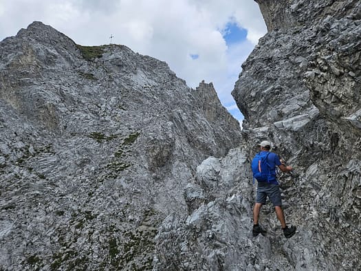 Lattenspitze 2.330 m, Pfeiser Spitze 2.347 m, Thaurer Jochspitze 2.306 m (Bergtour) Lattenspitze 2.330 m Pfeiser Spitze 2.347 m Thaurer Jochspitze 2.306 m Bergtour 29