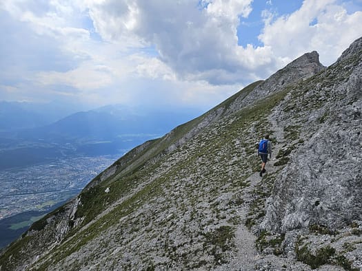Lattenspitze 2.330 m, Pfeiser Spitze 2.347 m, Thaurer Jochspitze 2.306 m (Bergtour) Lattenspitze 2.330 m Pfeiser Spitze 2.347 m Thaurer Jochspitze 2.306 m Bergtour 38