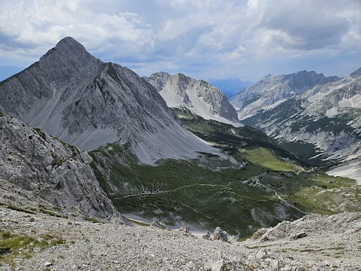 Lattenspitze 2.330 m, Pfeiser Spitze 2.347 m, Thaurer Jochspitze 2.306 m (Bergtour) Lattenspitze 2.330 m Pfeiser Spitze 2.347 m Thaurer Jochspitze 2.306 m Bergtour 40