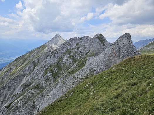 Lattenspitze 2.330 m, Pfeiser Spitze 2.347 m, Thaurer Jochspitze 2.306 m (Bergtour) Lattenspitze 2.330 m Pfeiser Spitze 2.347 m Thaurer Jochspitze 2.306 m Bergtour 34