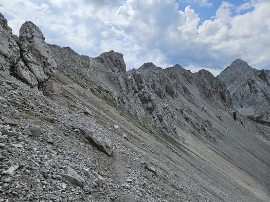Lattenspitze 2.330 m, Pfeiser Spitze 2.347 m, Thaurer Jochspitze 2.306 m (Bergtour) Lattenspitze 2.330 m Pfeiser Spitze 2.347 m Thaurer Jochspitze 2.306 m Bergtour 36