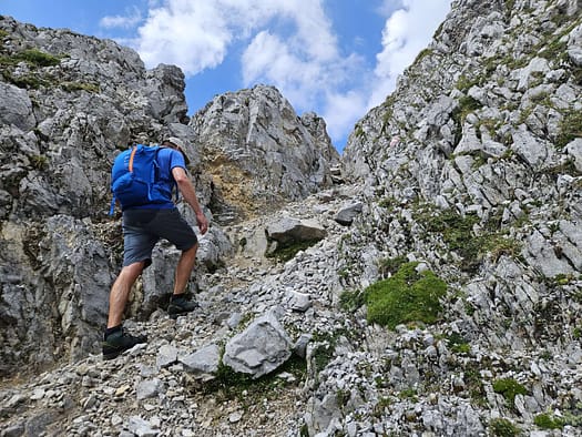Lattenspitze 2.330 m, Pfeiser Spitze 2.347 m, Thaurer Jochspitze 2.306 m (Bergtour) Lattenspitze 2.330 m Pfeiser Spitze 2.347 m Thaurer Jochspitze 2.306 m Bergtour 18
